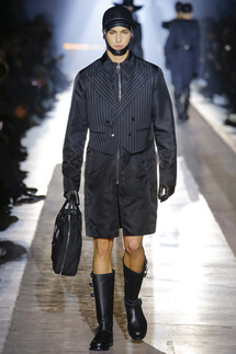 Moschino FALL 2018 MENSWEAR Milan MFW коллекция Moschino осень 2018 мужская неделя моды в Милане Mainstyles